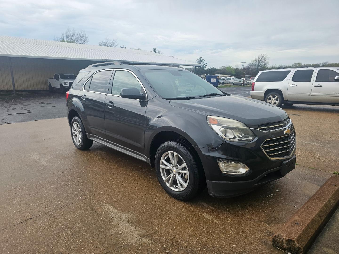 2017 GRAY Chevrolet Equinox LT 2WD (2GNALCEK2H6) with an 2.4L L4 DOHC 16V FFV engine, 6A transmission, located at 533 S Seven Points BLVD, Seven Points, TX, 75143, (430) 255-4030, 32.313999, -96.209351 - Photo#1